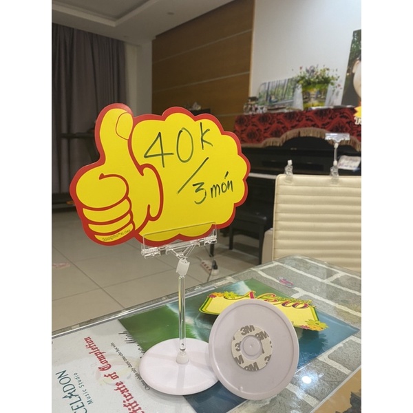 Kẹp nhựa wobbler để bàn dùng để kẹp tấm quảng cáo