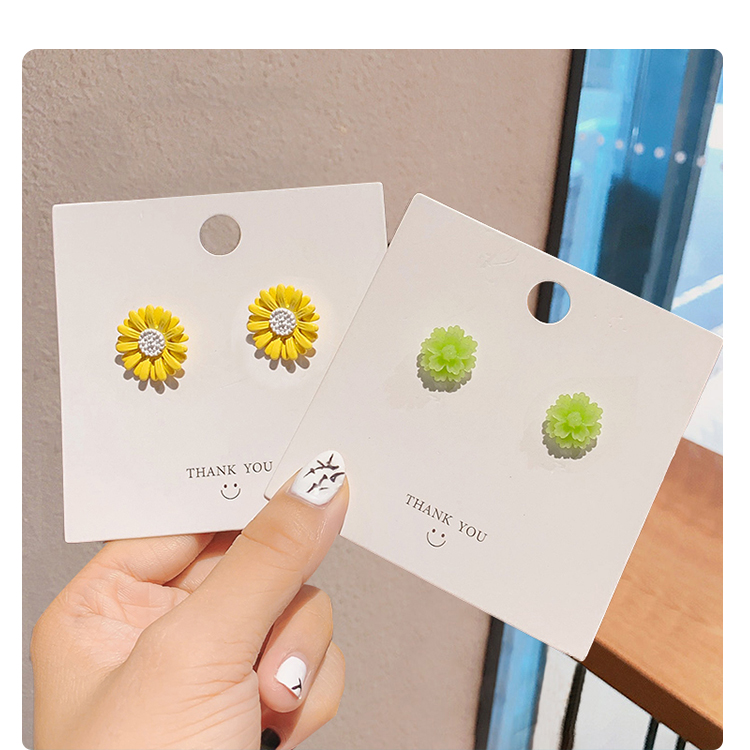 Đôi Bông Tai Hình Hoa Cúc Xinh Xắn Thời Trang Cho Nữ