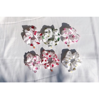 Cột tóc SCRUNCHIES hoạ tiết cherry vải phi bóng