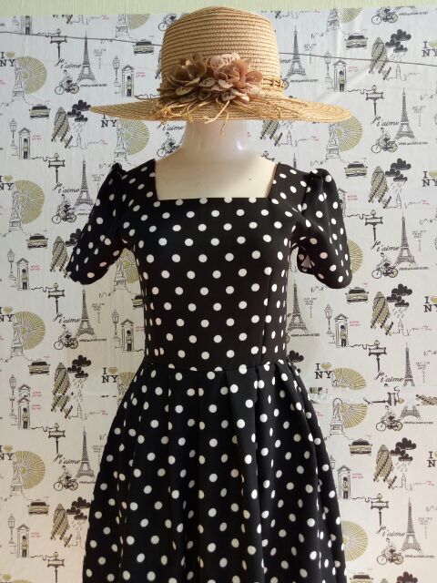 Váy Đầm công sở xòe chấm bi cổ vuông thiết kế cao cấp | BigBuy360 - bigbuy360.vn