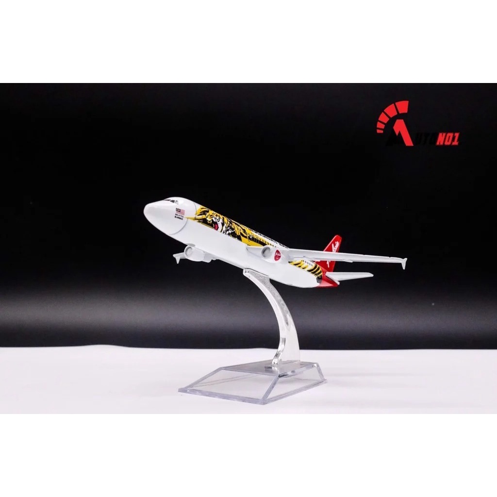 MÔ HÌNH MÁY BAY THƯƠNG MẠI 16CM EVERFLY 8000