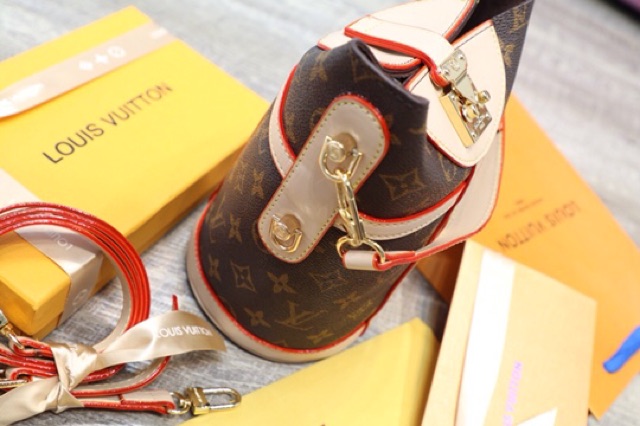 Túi xách nữ hoa nâu xô hothit da mềm fullbox