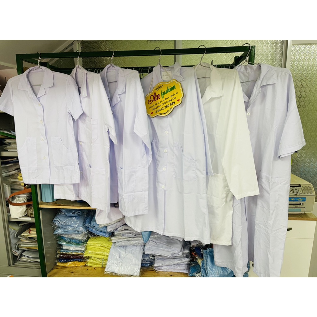 Áo Blouse Trắng Điều Dưỡng, Áo Bác Sĩ tay dài, dài gối, túi vuông vải kate Ý tốt _ Hình chụp thật