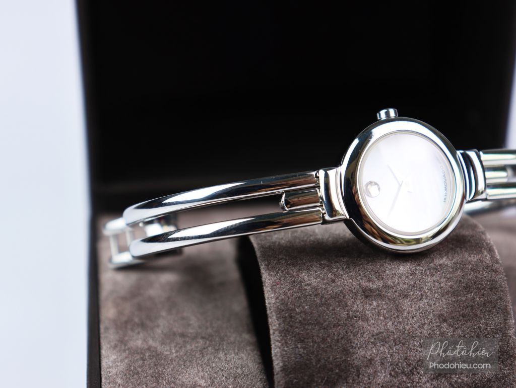 Đồng hồ nữ Movado chính hãng kiểu còng tay thép nguyên chiếc mặt xà cừ hồng