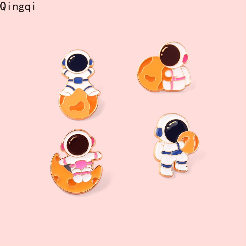 Ghim cài áo Miss Zoe hình phi hành gia dễ thương