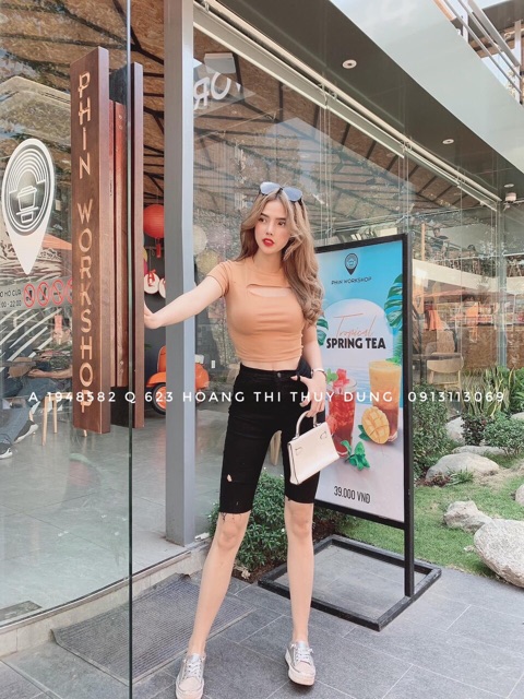 Áo thun xẻ ngực croptop
