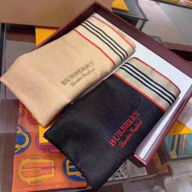 Khăn hiệu Bbr mẫu mới 2019 400k sale còn 250k duy nhất hôm nay.