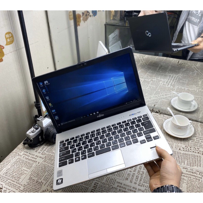 Laptop Nhật Bản Fujitsu S935 Core i5-5200U, 4gb ram, 128gb SSD, 13.3inch Full HD vỏ nhôm sang trọng bền bỉ