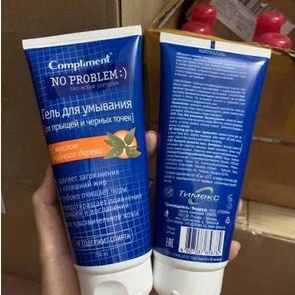 Sữa rửa mặt Compliment có công thức tự nhiên dịu nhẹ được làm giàu với các thành phần hoạt tính có giá trị