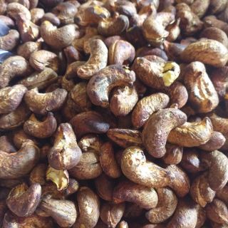 Hạt điều rang muối thủ công
