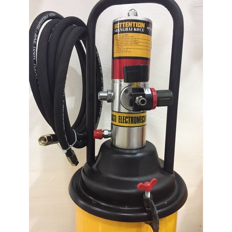 Máy bơm mỡ khí nén 12L KOCU GZ-8