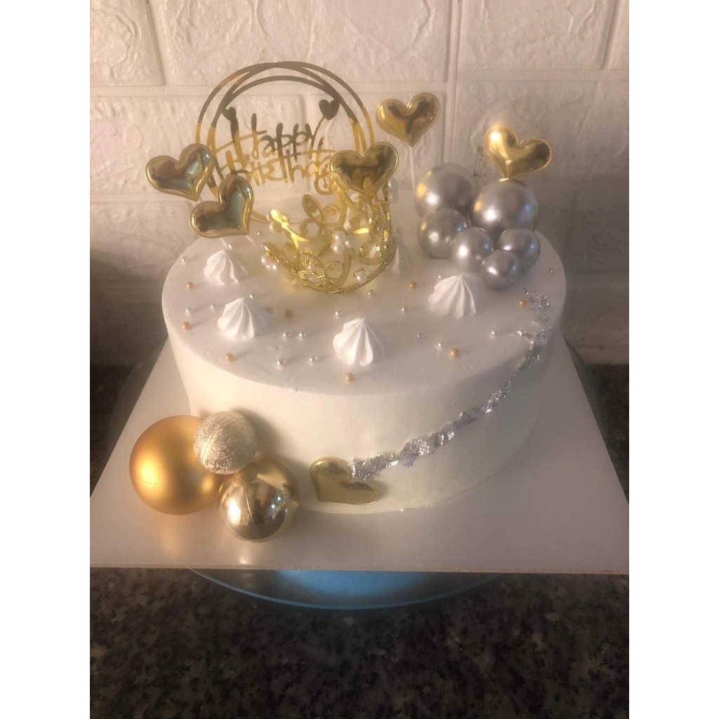 Bánh sinh nhật trang trí đơn giản mà tinh tế hiện đại