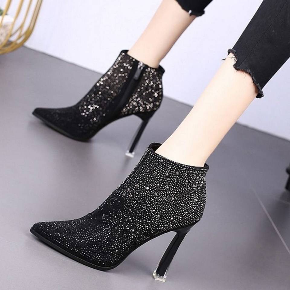 Giày cao gót mũi nhọn đính đá màu sắc phong cách thu đông 2020 cho nữ