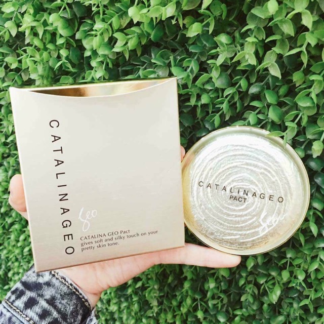 Phấn phủ trang điểm siêu mịn Catalina Geo Vàng Pact | BigBuy360 - bigbuy360.vn