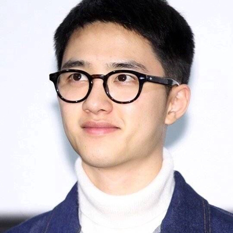 Kính đeo mắt phong cách thời trang thanh lịch