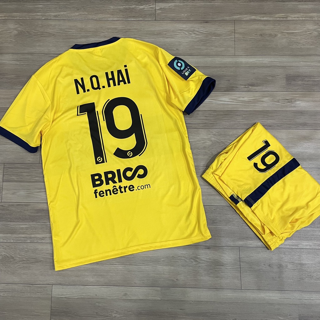 Bộ quần áo bóng đá PauFC vàng in tên Quang Hải JP