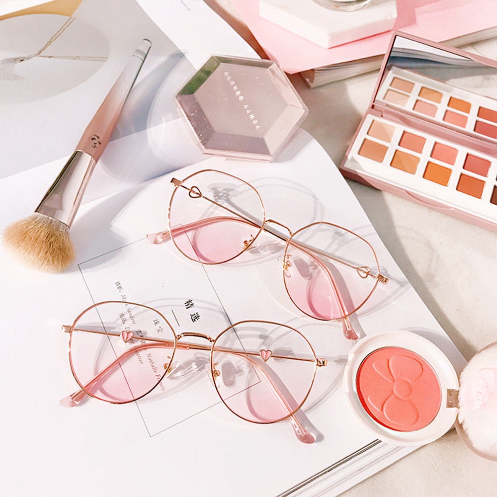 Kính mát chống tia xanh phối hình trái tim phong cách Hàn Quốc