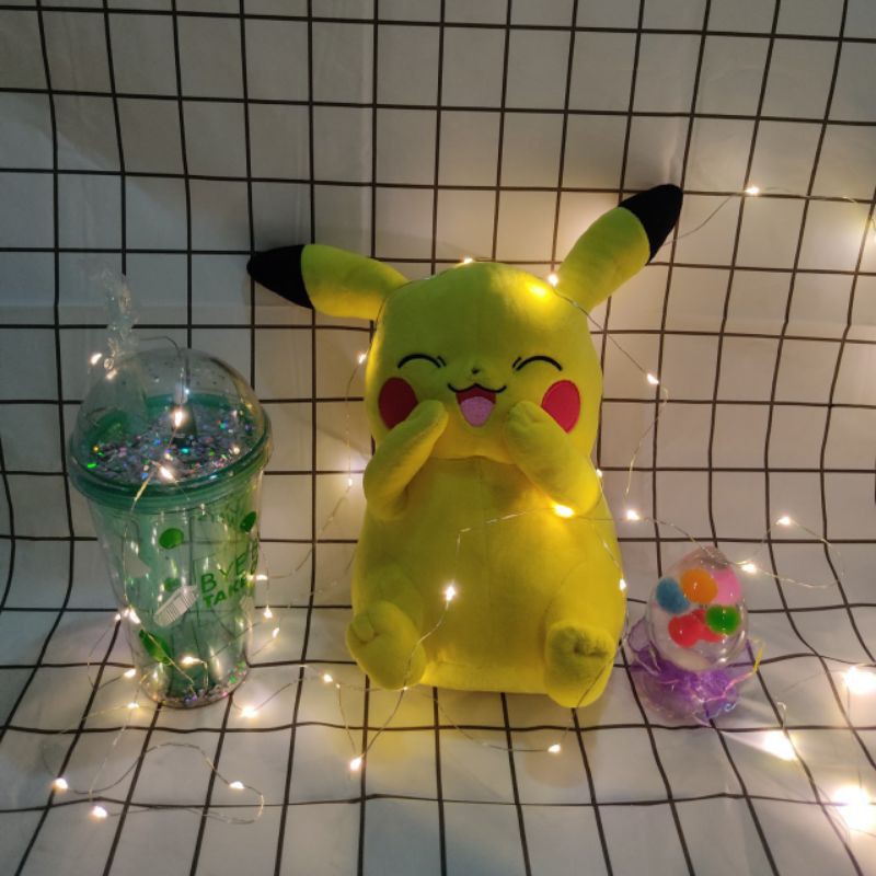 Gấu bông Pikachu ngồi siêu năng động