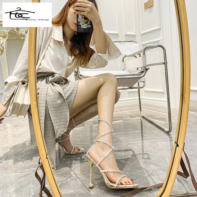 Giày Sandal Cao Gót Mũi Vuông Quai Chéo Đính Đá Thời Trang Nữ Quyến Rũ