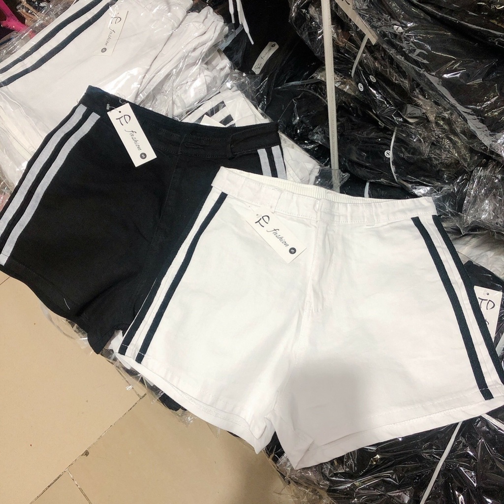 Quần Đùi Kaki Phối Kiểu Hở 1 Bên Đùi Kếp Hợp Nút Kiểu Cực Chất