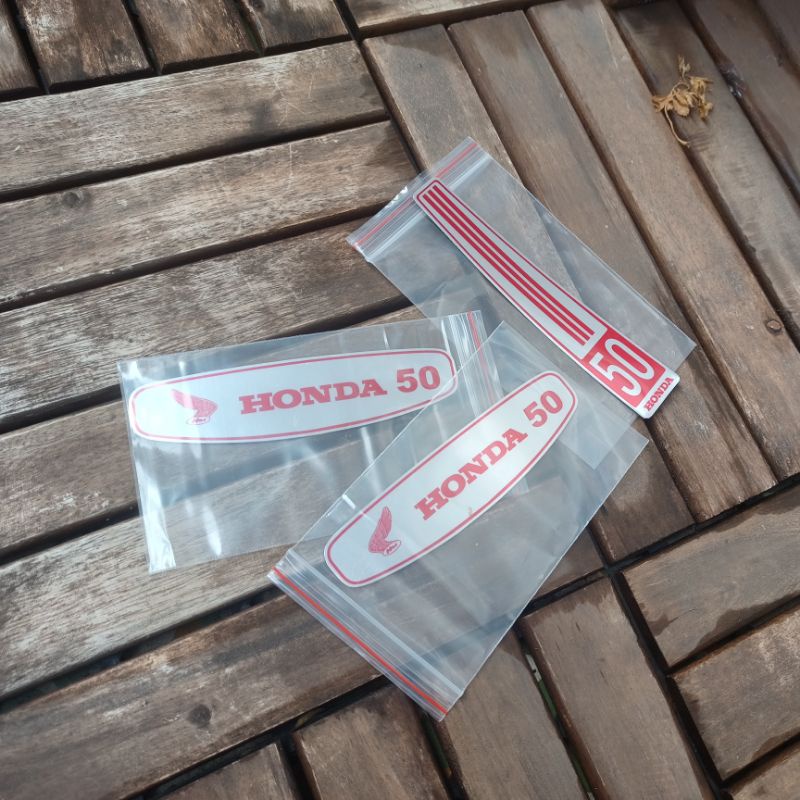 Bộ tem mặt nạ và bình xăng lớn cub dame 50 , honda C50