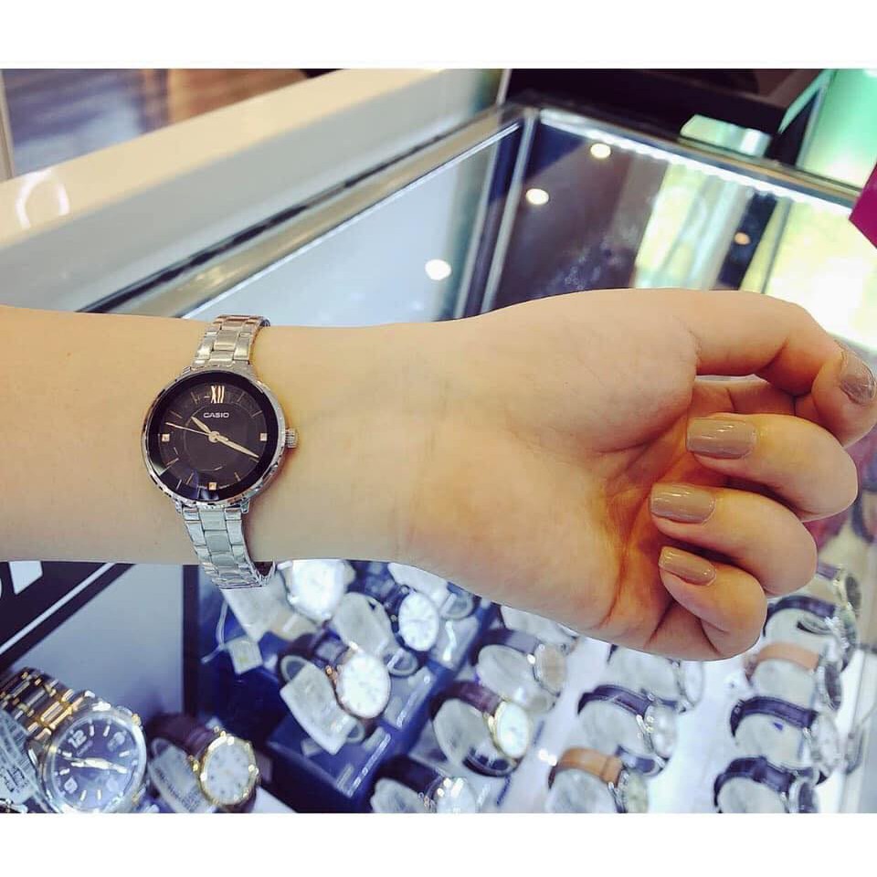 Đồng Hồ Nữ Casio LTP-E162D-1A Dây Kim Loại Mặt - Mặt Kính Có Hoa Văn