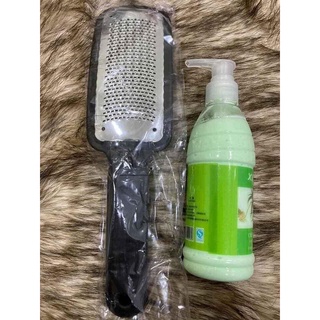 Set trà gót chân bằng tay bao gồm kem mềm da và cây trà gót châ  chuyên dụng