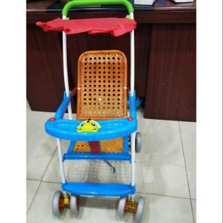 Xe đẩy kiêm ghế ngồi ăn cho bé