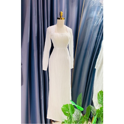 Lady tay dài form body hở lưng