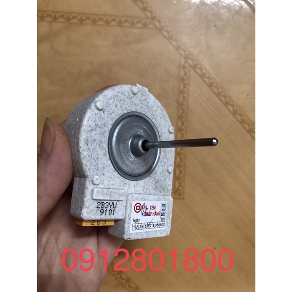 Quạt sứ tủ lạnh Hitachi mới chính hãng