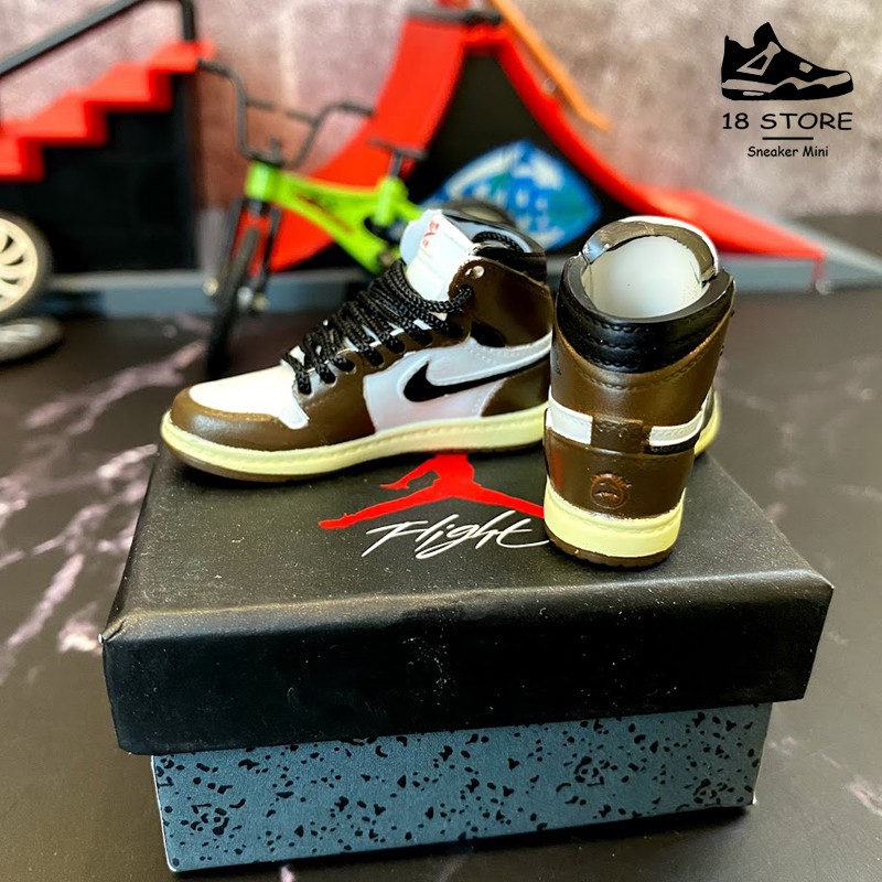 Móc khóa giày Jordan Travis Scots - Mô hình giày Sneaker Mini tỷ lệ 1/6