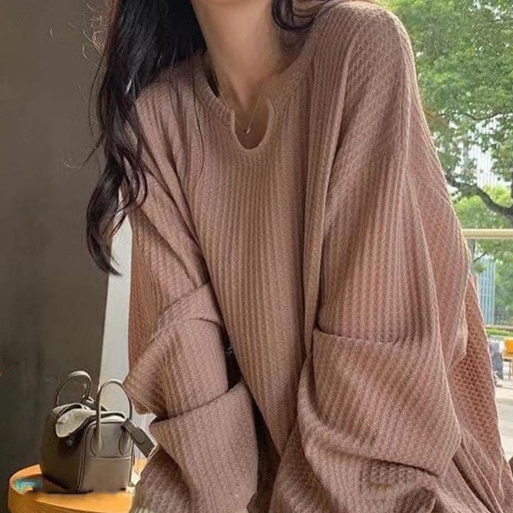 Áo thun gân cổ U dài tay basic oversize xẻ bên