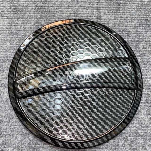 Ốp nắp xăng mazda 3-2020