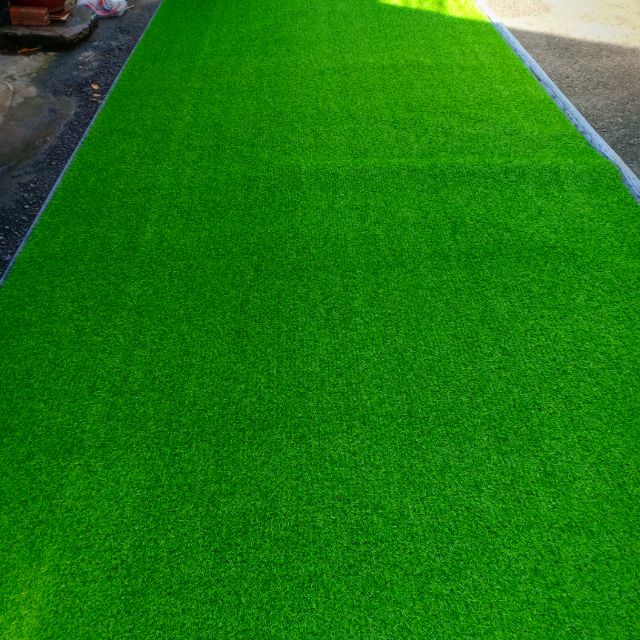 Cỏ 2cm đế dày 3 lớp khổ 25m*2m*2cm giá 84k mét vuông