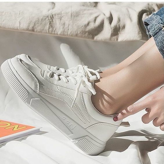 Giày Thể Thao Nữ Màu Trắng Phong Cách Mới