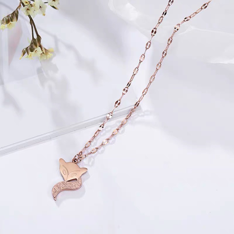 Dây Chuyền Ngắn Bằng Thép Titanium Mặt Hình Cáo Màu Sắc Vàng Hồng Chống Nước Và Mồ Hôi Phong Cách Nhật Hàn