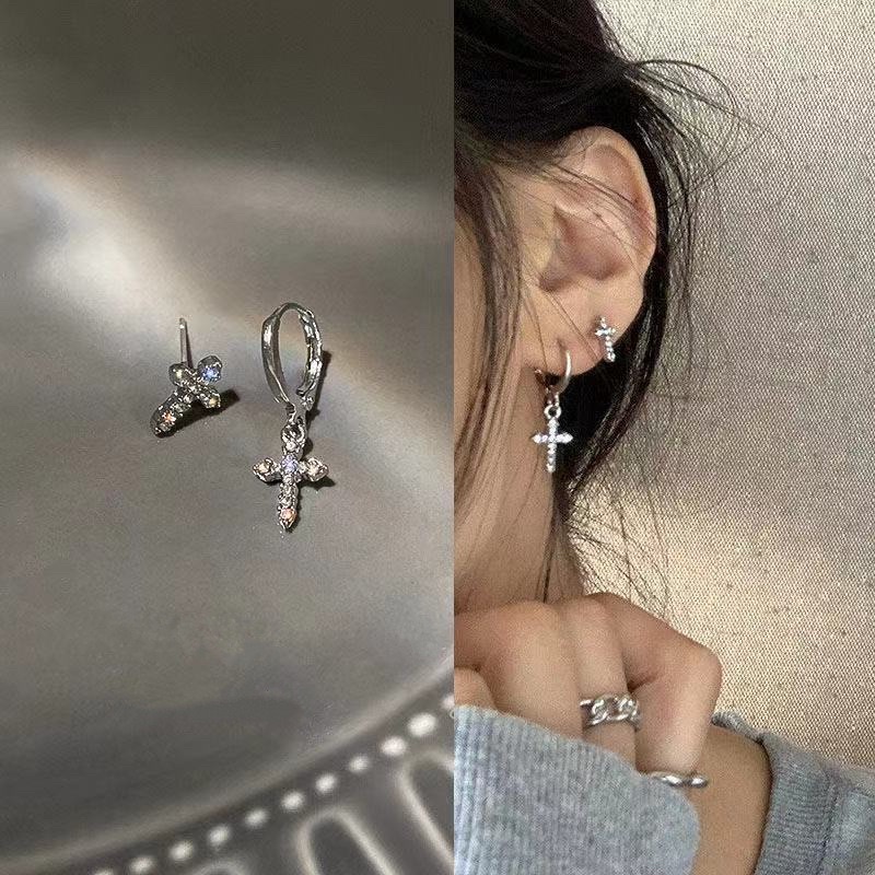 Bông tai unisex hình thánh giá bất đối xứng phong cách gen Z hợp xu hướng thời trang BT122