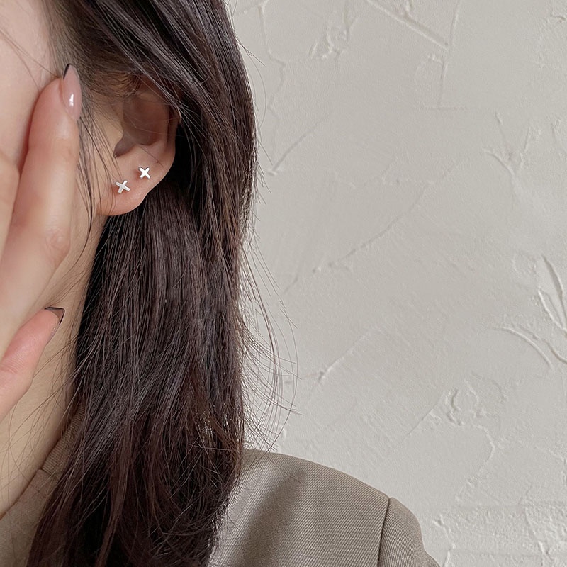 Đôi bông tai mạ bạc 925 phối mặt thánh giá chống dị ứng độc đáo