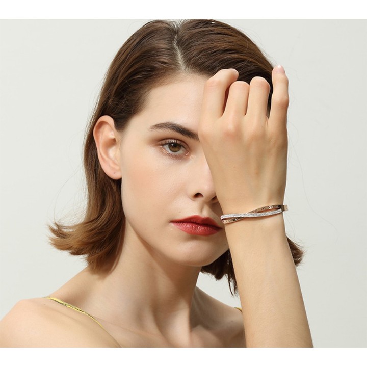 Vòng tay nữ titan cao cấp số la mã kết hợp đính đá siêu đẹp, bền màu, hợp thời trang