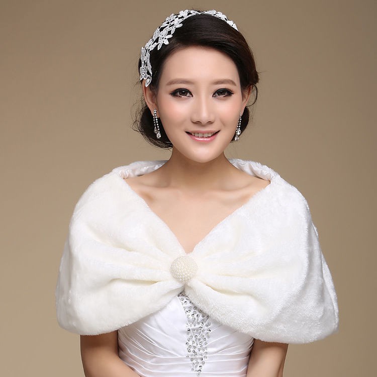 Áo choàng sang trọng hợp thời trang cho cô dâu