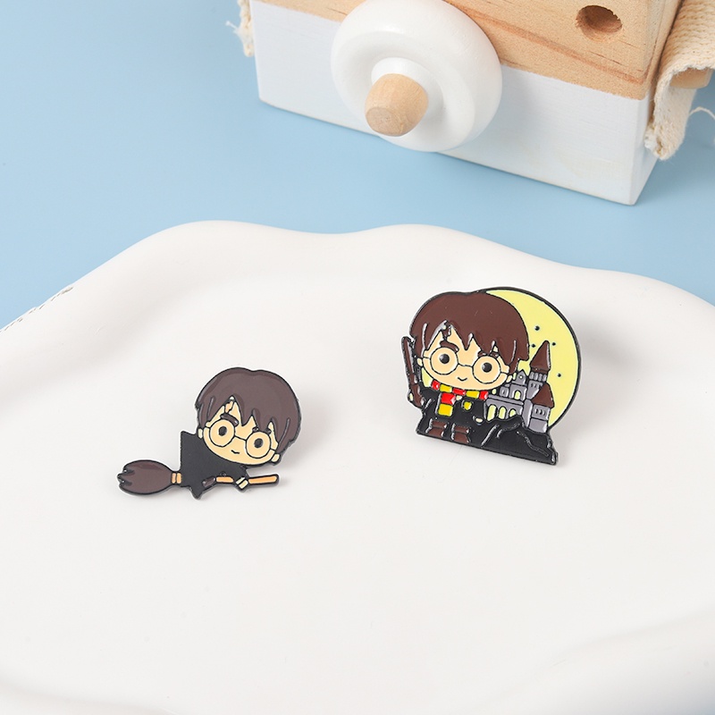 Ghim Cài Áo Hình Chổi Chổi Phim Harry Potter Dễ Thương Cho Trẻ Em