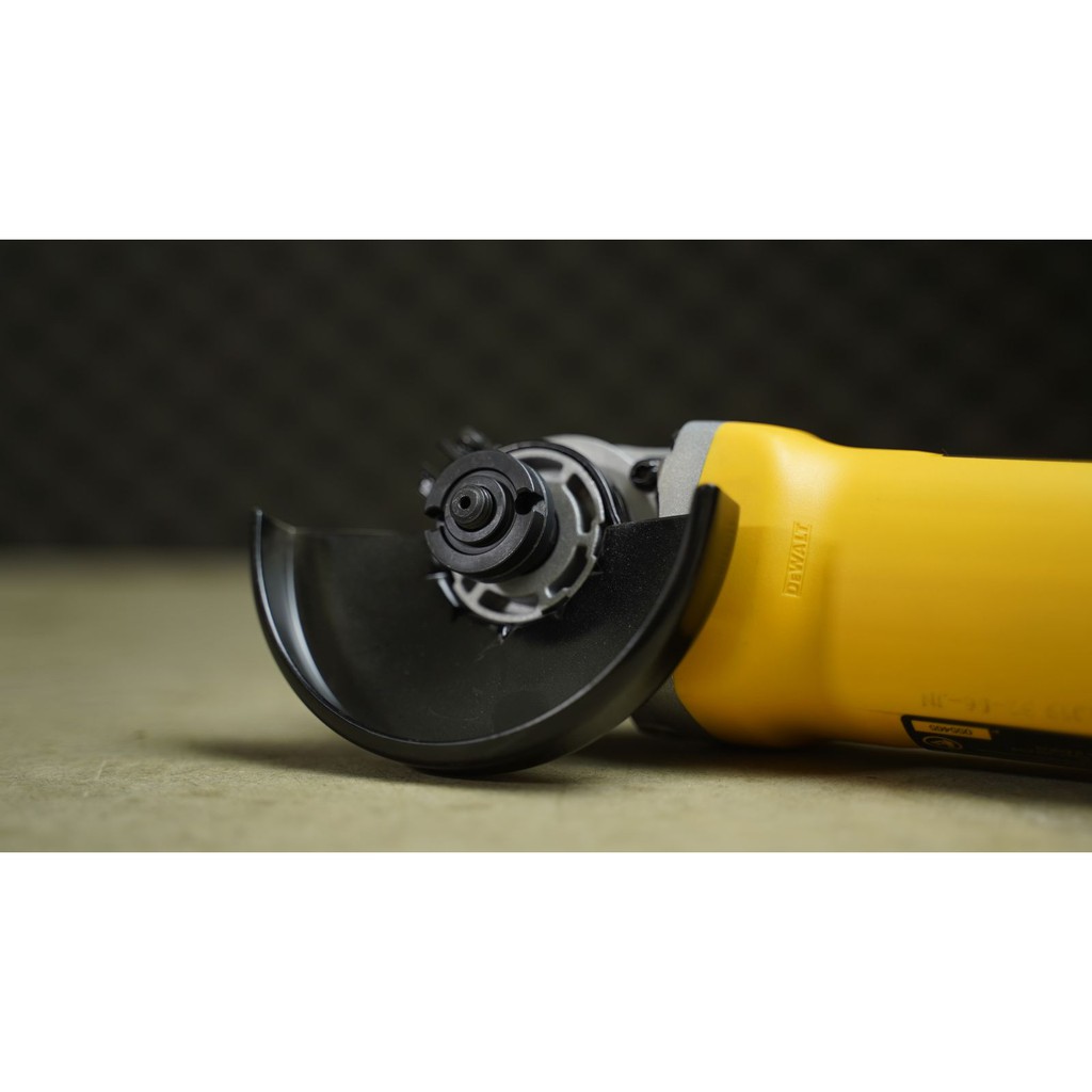 Máy cắt tay, máy mài tay DEWALT 800W . đạt tiêu chuẩn châu âu