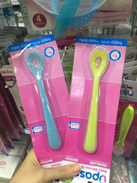 Thìa ăn dặm silicone siêu mềm cho bé Upass UP3001W (Made in Thailand)