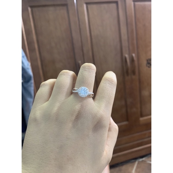 Nhẫn đai chéo đá cao nhân tạo siêu xinh bạc ta