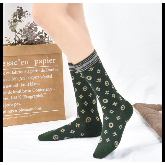 Vớ Tất Họa Tiết cổ cao Nam Nữ phong cách trẻ trung, năng động.