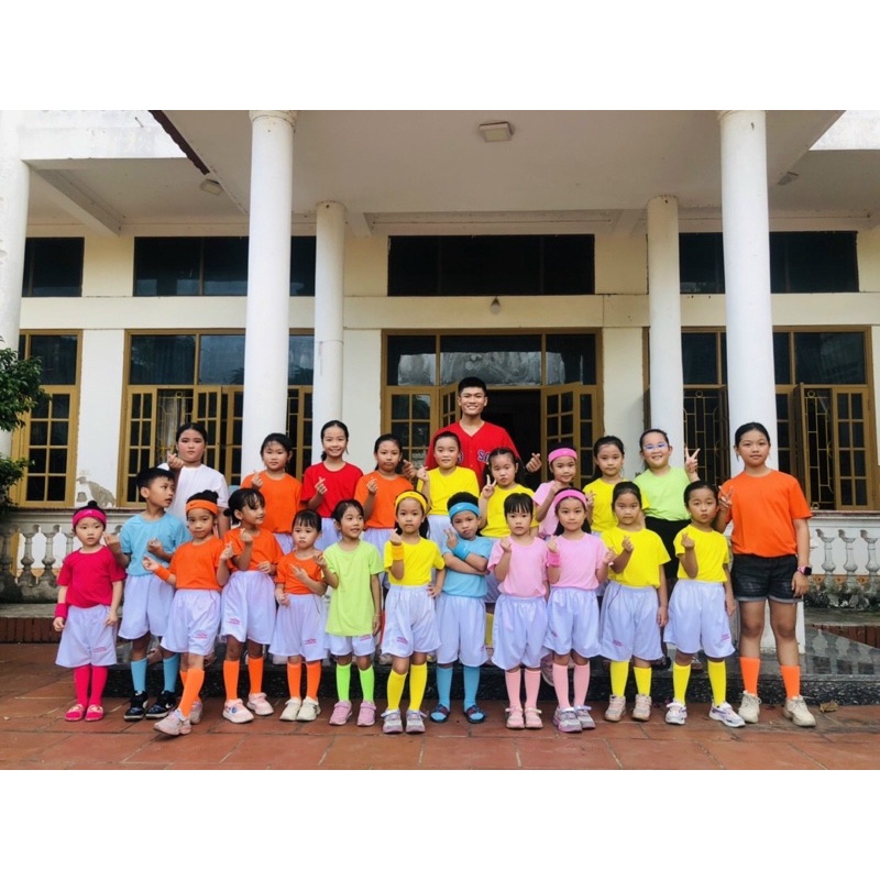 Áo phông nhiều mầu trẻ em, đồng phục lớp tặng kèm tất cùng màu
