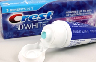 Kem Đánh Răng Crest 3D White Fluoride Anticavity Toothpaste