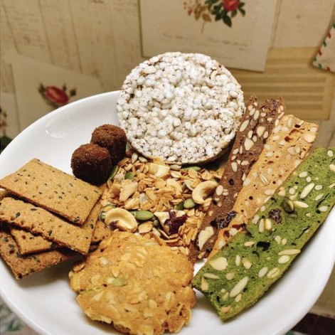 Set 4 món bánh nguyên cám, ăn kiêng giảm cân, granola 250g, biscotti 170g, cookies siêu hạt 170g, cookies cacao 170g | BigBuy360 - bigbuy360.vn