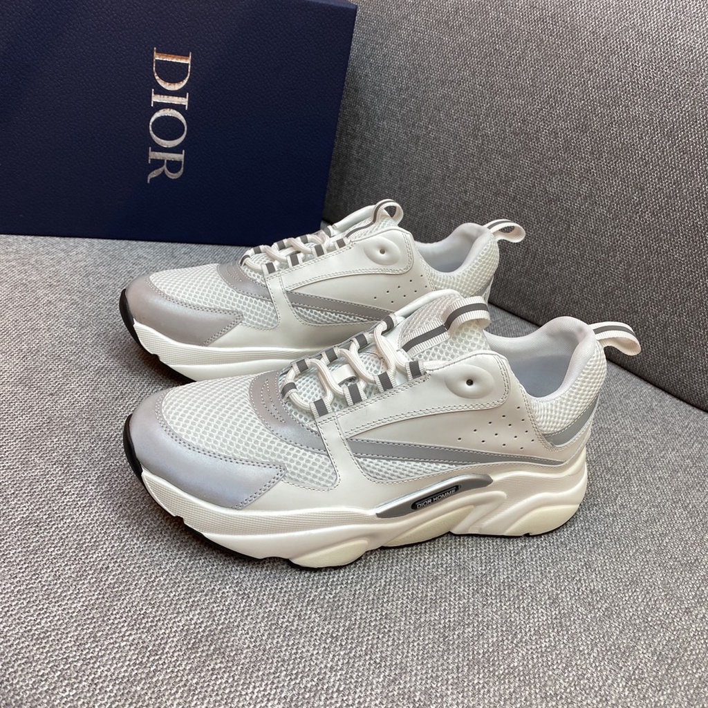 Giày thể thao nam da thật cao cấp DIOR CD với lớp lưới thoáng khí và êm chân mang đến cảm giác thoải mái khi hoạt động