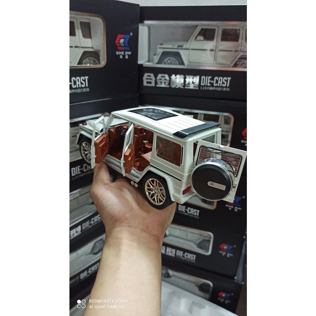 Xe mô hình Mercedes-Benz AMG G63 tỉ lệ 1:24 CHEZHI Vỏ kim loại, 4 cửa mở được, capo, cốp, có đèn, âm thanh, pin đi kèm